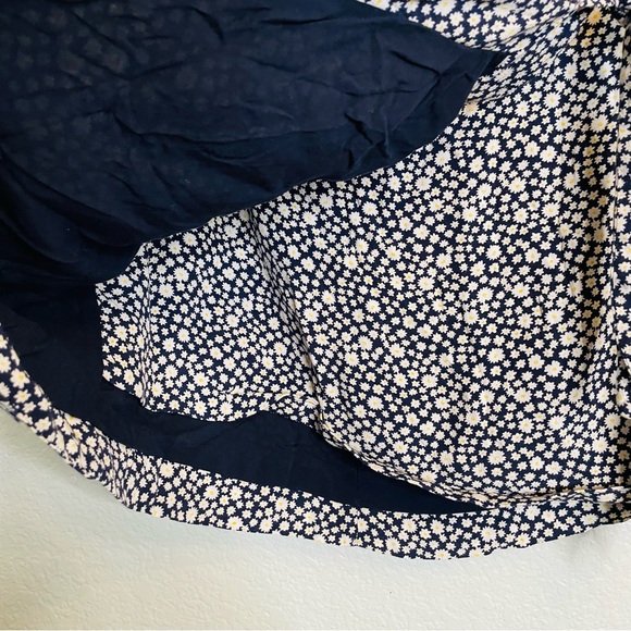 Sézane Micro White Ditzy Floral Navy Faux Wrap Mini Skirt | Size 40 | Size 8 - Picture 4 of 8